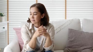 persona con cáncer de estómago