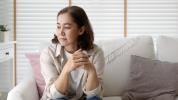 persona con cáncer de estómago