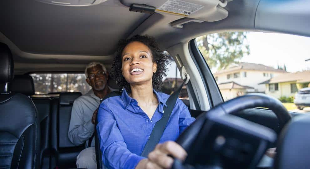 mujer al volante