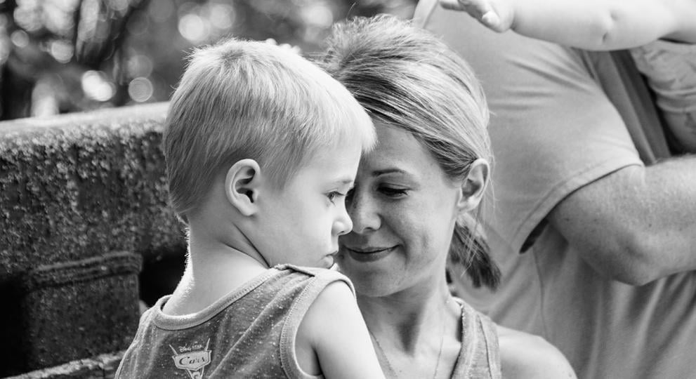 Madre joven con su hijo